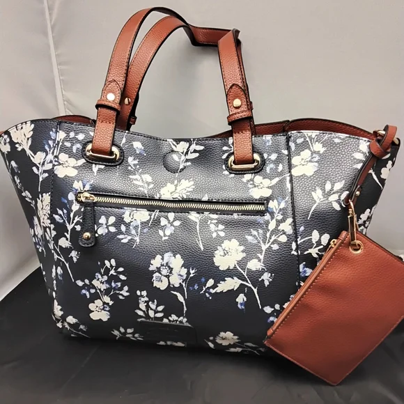Bass- Navy blue& white floral bag - Picture 1 of 4